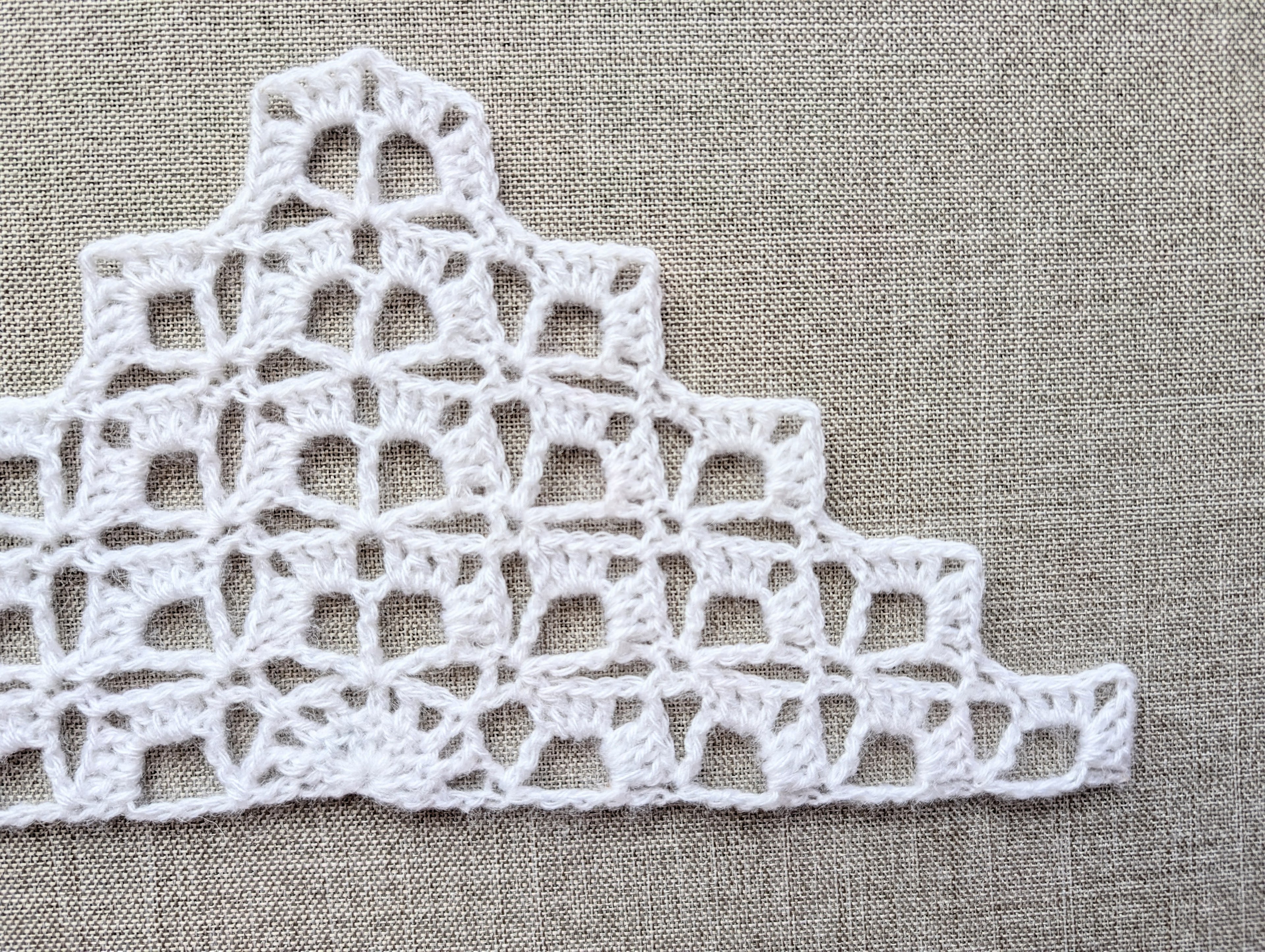 Chart 108 printable PDF guide diagram for an intermediate lace triangle shawl, kerchief, and baktus featuring a rhythmic 2-row repeat.