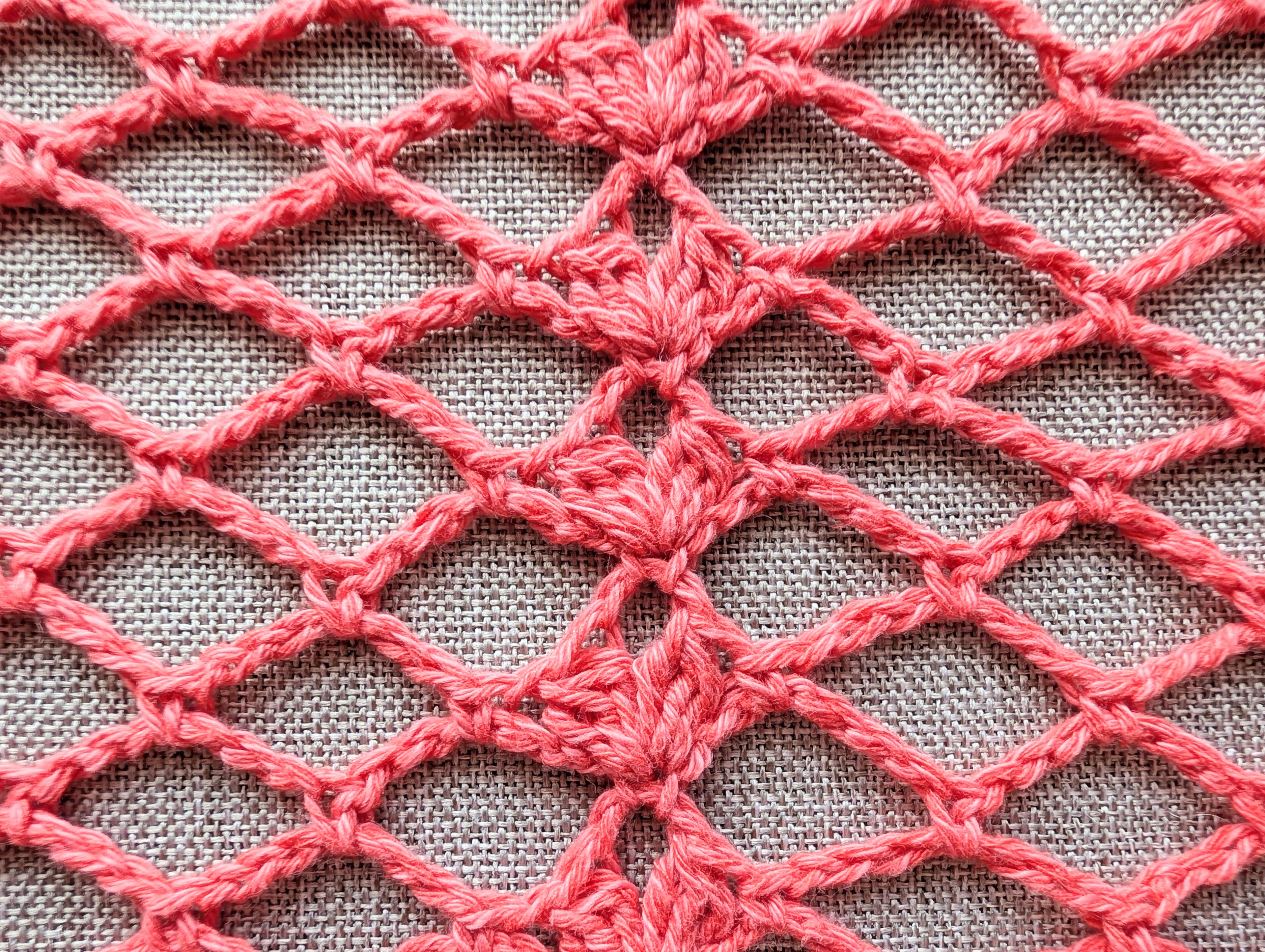 Chart 109 intermediate lace rectangle wrap pattern diagram showing an openwork 2-row repeat mesh and 3-dc cluster sequence.