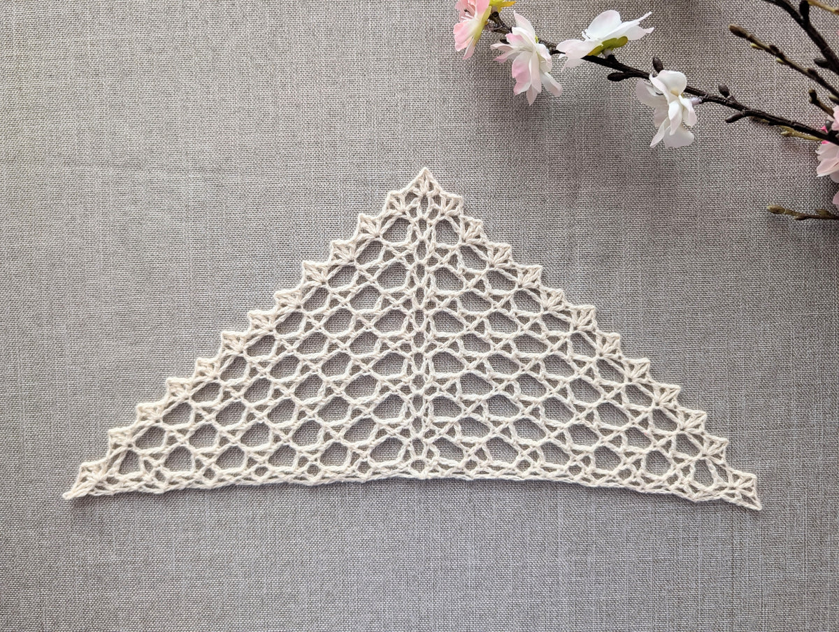 Easy lace mesh crochet triangle shawl - Pattern 116.